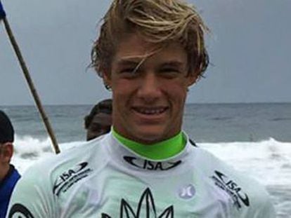 Zander Venezia, de 16 años, ha muerto cuando buscaba  la mejor ola  de su vida