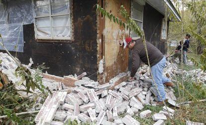 Una casa da&ntilde;ada por el terremoto en Sparks (Oklahoma, EE UU) en 2011. 