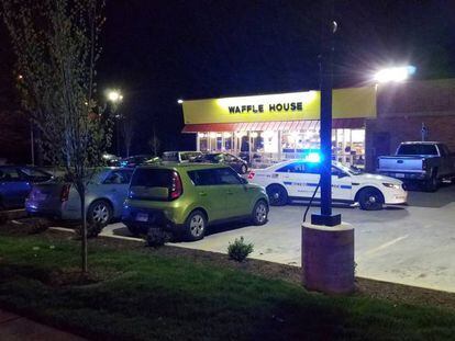 Entrada del restaurante atacado por el tirador. La foto es de la Policía Metropolitana de Nashville.