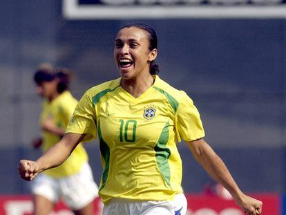 Marta Vieira durante un partido de las selecci&oacute;n de f&uacute;tbol de Brasil.   