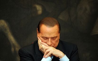 JQDTHSPSHYP4QHG2WQ4TSPOUCA - ‘Podcast’ | De las ‘mamachicho’ a Giorgia Meloni: el legado de Berlusconi