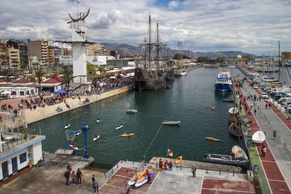 El puerto durante el festival de veleros de época. 