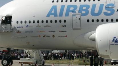 El Airbus A380, el avión comercial de transporte de pasajeros más grande del mundo, en las instalaciones de Airbus en Getafe.