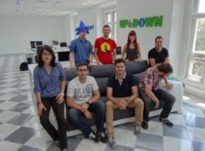 La plantilla consta de 25 personas en sus oficinas de Málaga, a la que se añade una red de varias decenas de colaboradores salpicados por Europa, Asia y América.