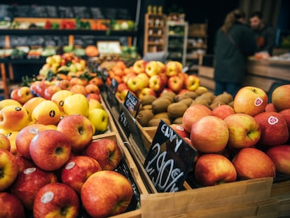 Una frutería en Santiago de Compostela, en enero.