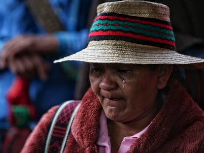 Una mujer en el funeral del líder indígena Wilson Bomba, en el sur del Cauca, en marzo de 2023.