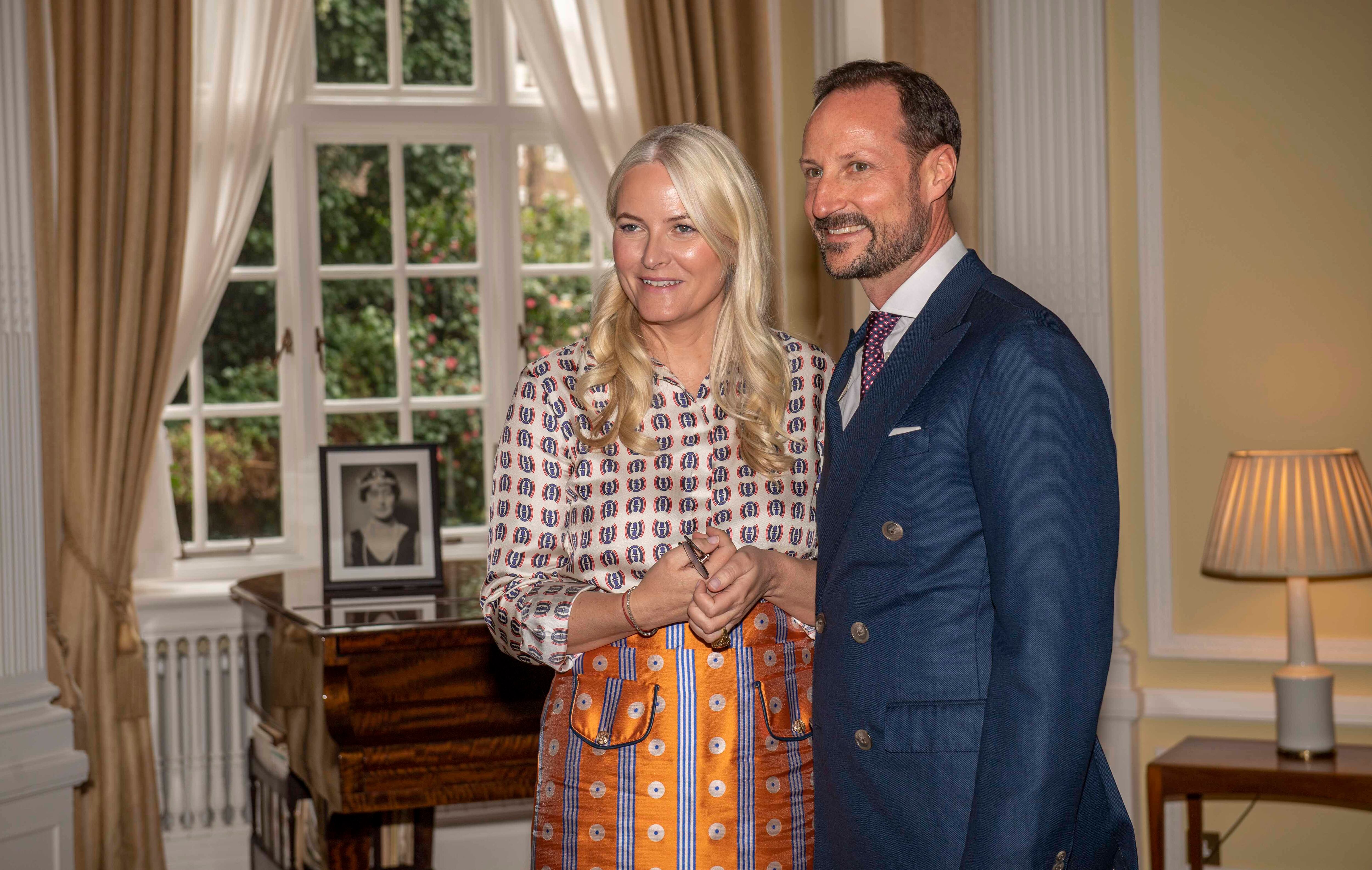 El príncipe heredero Haakon y la princesa heredera Mette-Marit en una visita a Londres el 1 de marzo de 2023. La visita tuvo como objetivo promover un mayor sector empresarial con enfoque en la transición ecológica y la innovación.