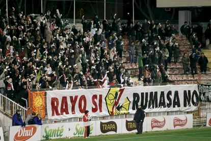 La afición del Rayo durante el partido contra el Alcorcón.