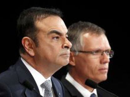 Carlos Ghosn, presidente de Renault, junto a su antigua mano derecha en la compa&ntilde;&iacute;a, Carlos TAvares.