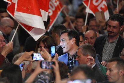 Pedro Sánchez, durante un acto de precampaña en Cáceres.