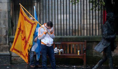 Un partidario del sí tras conocer el resultado, el viernes en Edimburgo