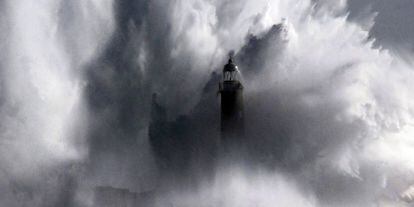 El temporal del pasado febrero dej&oacute; un fuerte oleaje en Cantabria.