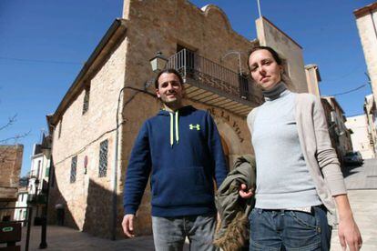 Oriol y Carla, de Barcelona, se postulan para gestionar el albergue municipal de Prat de Comte.