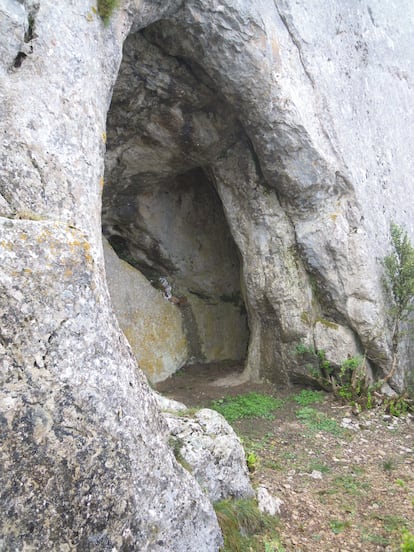Cueva de Peñas de Santo Domingo, where the Malón family took refuge.