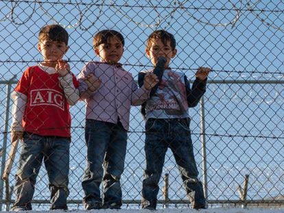 Niños en el campo de refugiados de Moria en Lesbos (Grecia) en noviembre de este año.