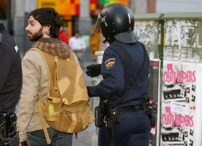 Alberto Amarilla, joven actor español, también estaba entre las personas que han querido permanecer acampadas en la Puerta del Sol, hasta esta mañana, que han sido desalojados.