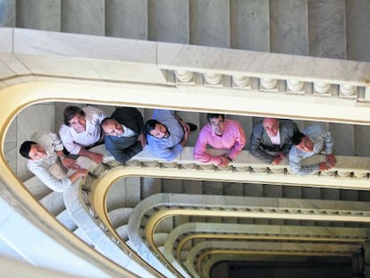 De izquierda a derecha, los emprendedores Ignacio Rivas, Jorge Schnura, Julio Ram&iacute;rez, Diego Gonz&aacute;lez, Ignacio P&eacute;rez Dolset, Enrique Hormigo y Miguel &Aacute;ngel Ramos. Posan en el C&iacute;rculo de Bellas Artes de Madrid.