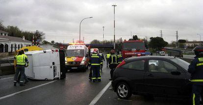 Accidente en el que un guardia civil de 35 años resultó herido grave el pasado 29 de marzo, al ser arrollado por una furgoneta, cuyo conductor perdió el control del vehículo.
