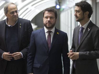 El coordinador nacional de ERC, Pere Aragonès (centro), junto al 'president' Quim Torra (izquierda) y el consejero Damià Calvet.