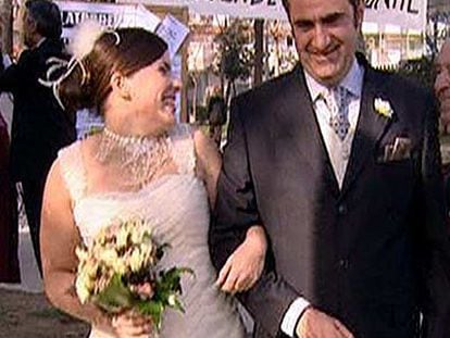 Los actores Mercè Martínez y Joaquín Climent, en un momento del rodaje.