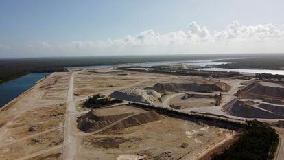 Vista aérea de la mina de piedra caliza de Vulcan Materials en Calica, Quintana Roo, en mayo de 2022.