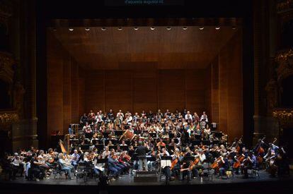 La orquesta y el coro del Liceo en el ensayo de El Pessebre de Pau Casals.