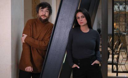 Raül Refree y Lina posan en un hotel del centro de Madrid.