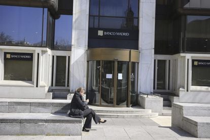 En la imagen de ayer, sede de Banco de Madrid en la capital madrileña.