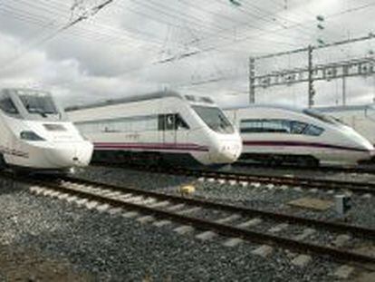 Trenes de alta velocidad, en la estaci&oacute;n de Atocha, Madrid.