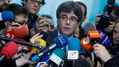 Carles Puigdemont hace declaraciones a los medios tras reunirse con Roger Torrent el pasado día 24 en Bruselas.