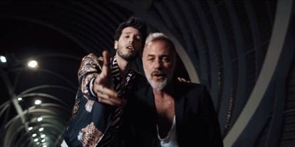 Sebastián Yatra y Gianluca Vacchi cantan 'Love'.