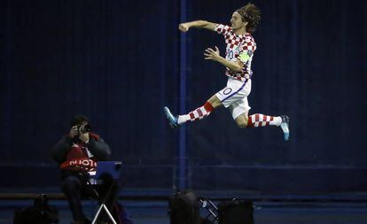 Modric celebra su gol de penalti a Grecia que supuso el 1-0.