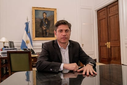 Axel Kicillof en su despacho de la gobernación en La Plata, Buenos Aires.