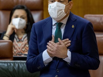 El presidente andaluz, Juanma Moreno, en la sesión de control al Gobierno, el pasado 11 de febrero.