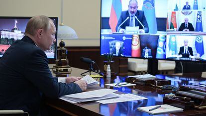 Putin, durante la videoconferencia con los otros líderes de la Organización del Tratado de Seguridad Colectiva, este lunes en Moscú.