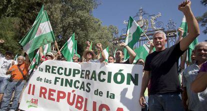 Ca&ntilde;amero junto a otros sindicalistas en la finca del Palacio de Moratalla.