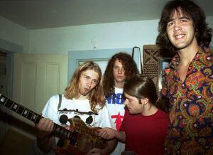 Kurt Cobain, Jason Everman, Chad Channing y Krist Novoselic, la primera formación de Nirvana, en los camerinos de un concierto en Massachusetts.