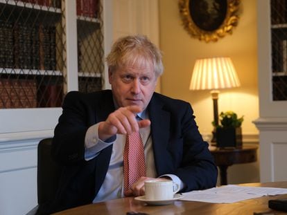 Boris Johnson atiende este viernes al grupo de corresponsales de LENA en su residencia de Downing Street.