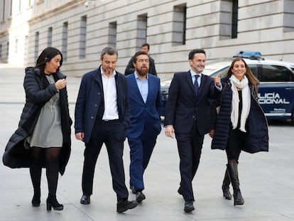 De izquierda a derecha, la diputada de Cs María del Carmen Martínez; el concejal de Madrid Santiago Saura; el diputado Miguel Gutiérrez; el portavoz en el Congreso, Edmundo Bal, y la diputada Sara Giménez.