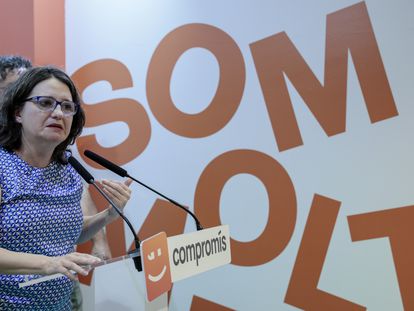 La vicepresidenta de la Generalitat, Mónica Oltra, durante la rueda de prensa en la que anunció su dimisión.