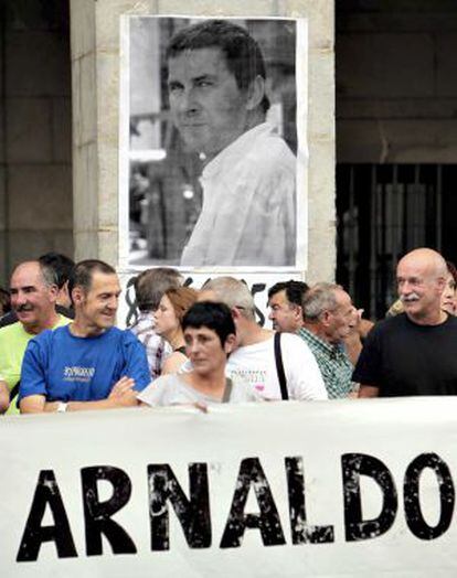 Un momento de la manifestación que recorrió ayer las calles de Elgoibar (Guipúzcoa) en contra del proceso Bateragune.