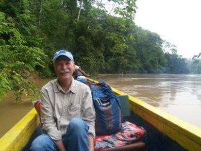 El investigador Kelly Swing en el río Tiputini