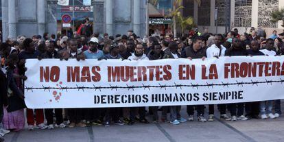 Concentración convocada la pasada semana en Ceuta, en solidaridad con los 15 inmigrantes fallecidos en Tarajal.