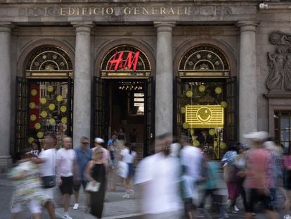 Fachada de la tienda de ropa H&M de Paseo de Gracia, en Barcelona, el 15 de julio de 2022.