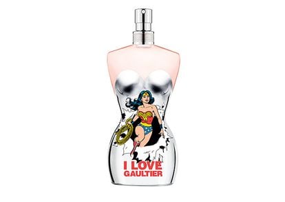 Classique Eau Fraîche Edición Wonder Woman, de Jean Paul Gaultier. Todo un guiño para coleccionistas y para incondicionales del mítico frasco del corsé, pero en una versión más fresca protegida por toda una heroína de cómic.