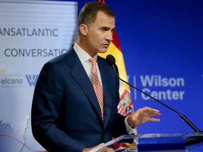 El rey Felipe VI durante su intervenci&oacute;n este mi&eacute;rcoles en un seminario sobre relaciones trasatl&aacute;nticas en Washington.