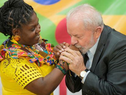La vicepresidenta de Colombia, Francia Márquez, felicitó a Lula en redes sociales por ganar la elección brasileña. La fotografía los muestra en una reunión en São Paulo el 26 de julio.