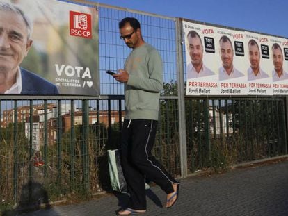 Carteles electorales del PSC y de Tot per Terrassa para los comicios del pasado 26-M.