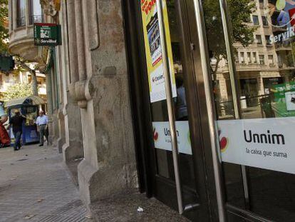 Vista de una sucursal de Unnim en Barcelona.