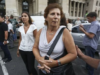 Sara Garfunkel, madre del fiscal Alberto Nisman junto a su hija, Iara Nisman. 